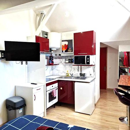08 - Tres Joli Studio Tout Equipe Avec Parking Privatif Gratuit, Grand Fourgon Possible, Tout Le Linge De Maison Est Fourni Razac-sur-lʼIsle 外观 照片