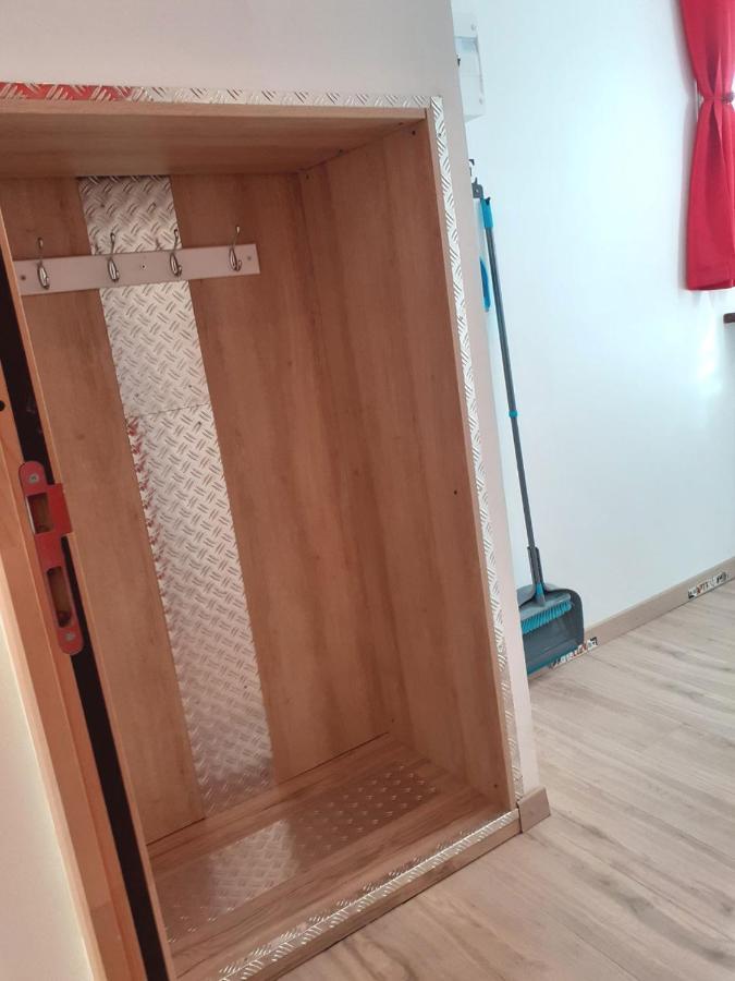 08 - Tres Joli Studio Tout Equipe Avec Parking Privatif Gratuit, Grand Fourgon Possible, Tout Le Linge De Maison Est Fourni Razac-sur-lʼIsle 外观 照片