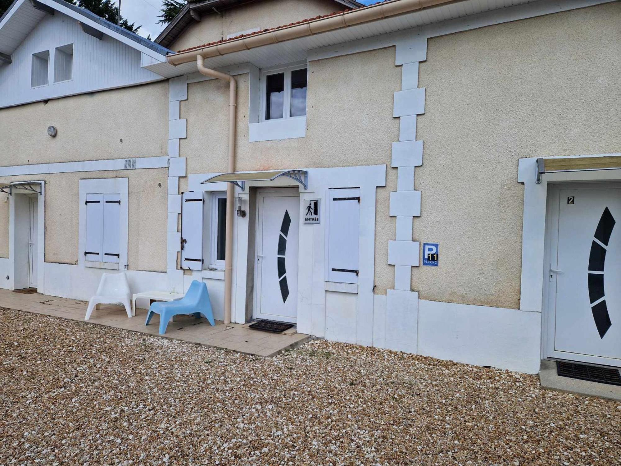 08 - Tres Joli Studio Tout Equipe Avec Parking Privatif Gratuit, Grand Fourgon Possible, Tout Le Linge De Maison Est Fourni Razac-sur-lʼIsle 外观 照片
