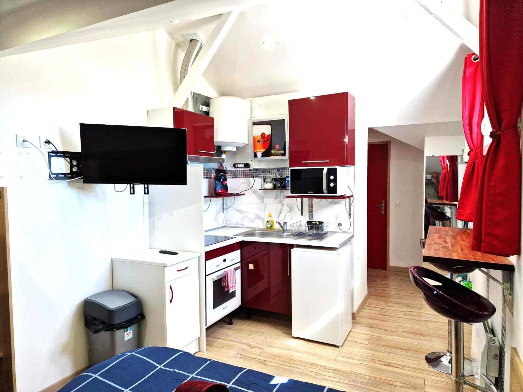 08 - Tres Joli Studio Tout Equipe Avec Parking Privatif Gratuit, Grand Fourgon Possible, Tout Le Linge De Maison Est Fourni Razac-sur-lʼIsle 外观 照片