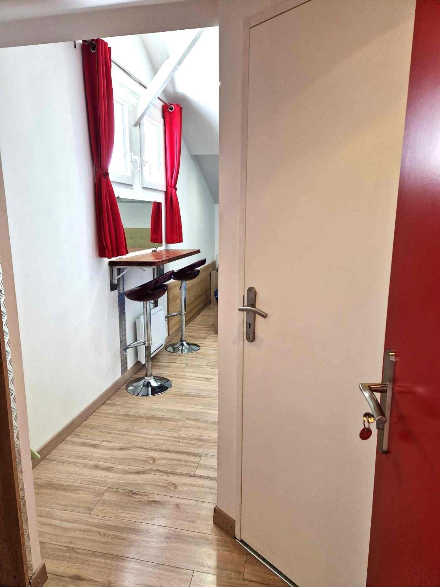 08 - Tres Joli Studio Tout Equipe Avec Parking Privatif Gratuit, Grand Fourgon Possible, Tout Le Linge De Maison Est Fourni Razac-sur-lʼIsle 外观 照片