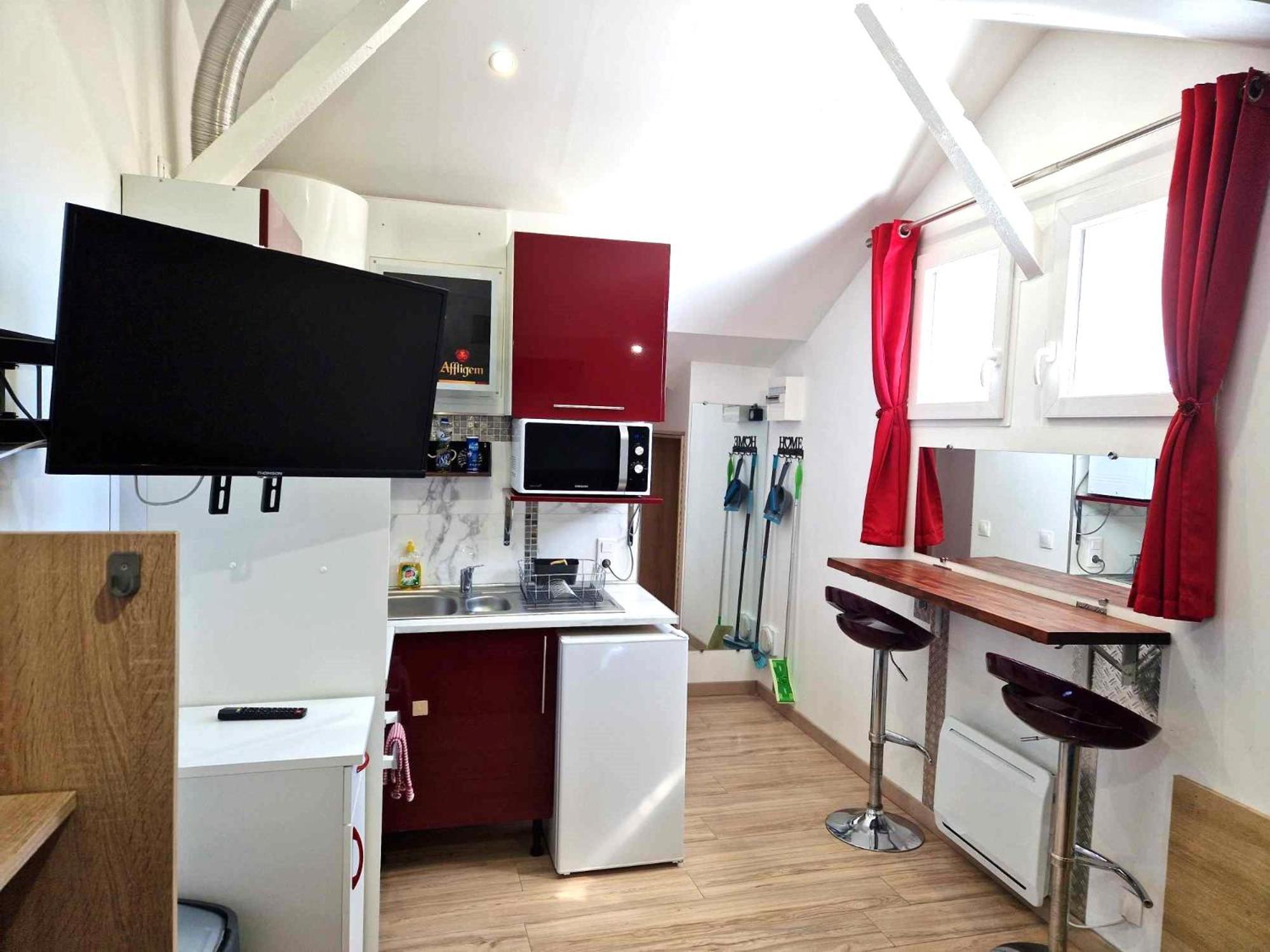 08 - Tres Joli Studio Tout Equipe Avec Parking Privatif Gratuit, Grand Fourgon Possible, Tout Le Linge De Maison Est Fourni Razac-sur-lʼIsle 外观 照片