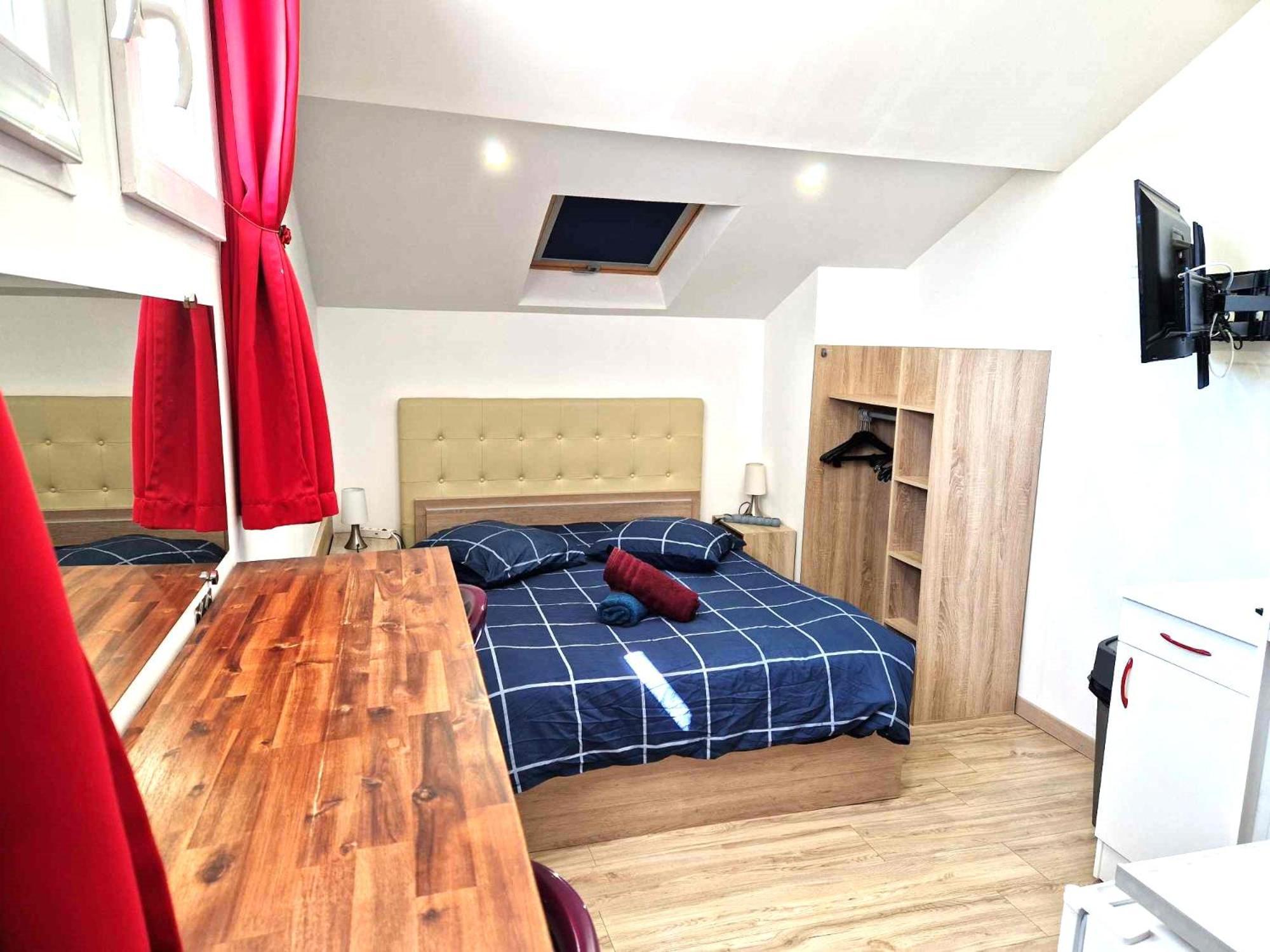 08 - Tres Joli Studio Tout Equipe Avec Parking Privatif Gratuit, Grand Fourgon Possible, Tout Le Linge De Maison Est Fourni Razac-sur-lʼIsle 外观 照片